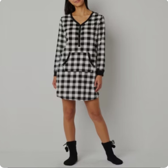 Sleep Chic Other - Sleep Chic Womens Plush Long Sleeve Round Neck Nightshirt with Socks